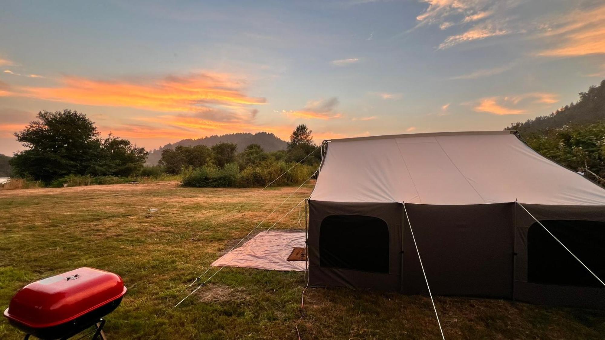 Luxury tent Vista Glamping Tent Klamath